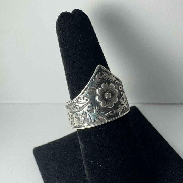 .925 Sterling Flower Ring - Size 10.5