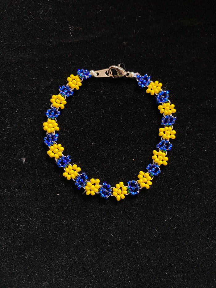 daisy chain bracelets (variety of sizes & colors)