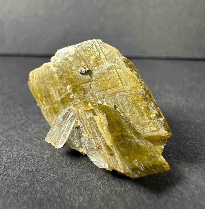 Diamond Quartz on Siderite - Smokin Resin Company