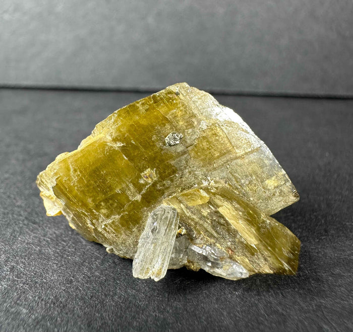 Diamond Quartz on Siderite - Smokin Resin Company