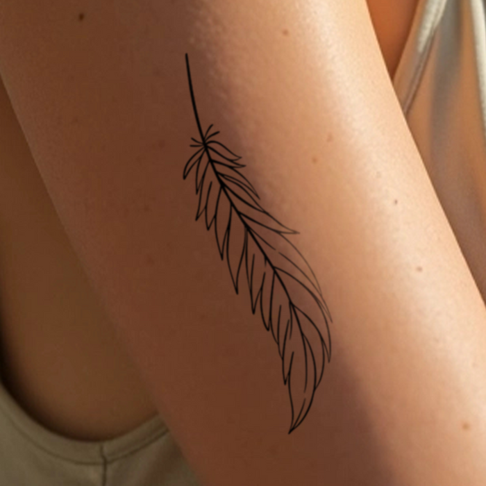 Einfache Feder Tattoo