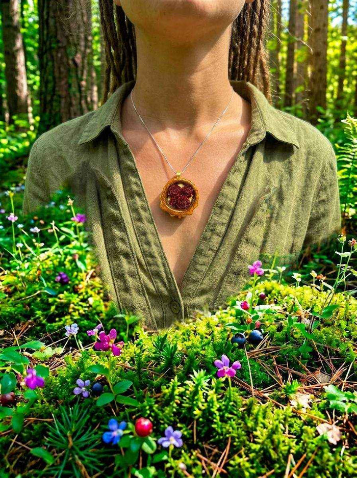 Enchanting Red Roses Pinecone Pendant - A Timeless Symbol of Nature's Elegance