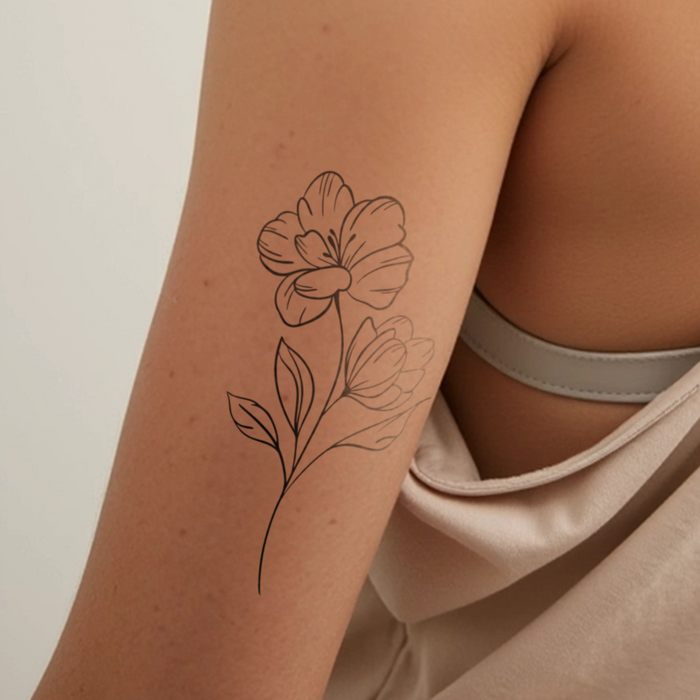filigrane Blume Tattoo