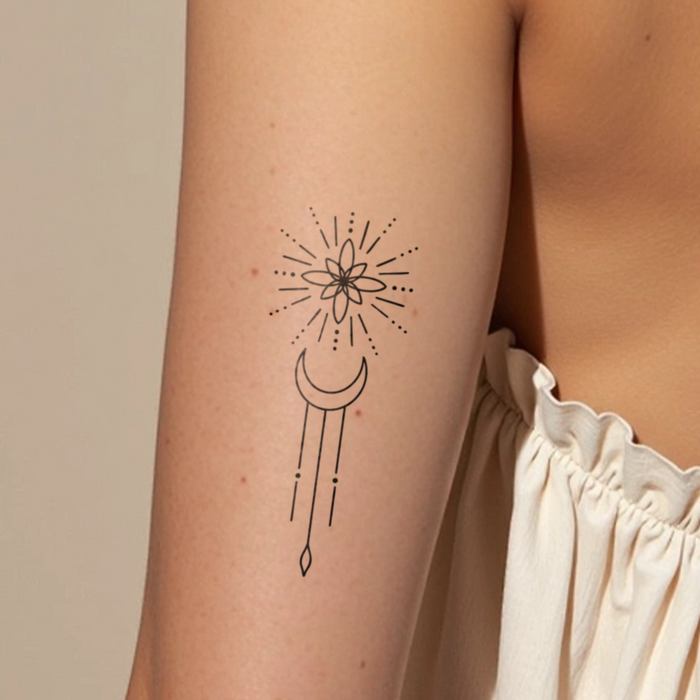 Geometrisches Mond Ornament Tattoo