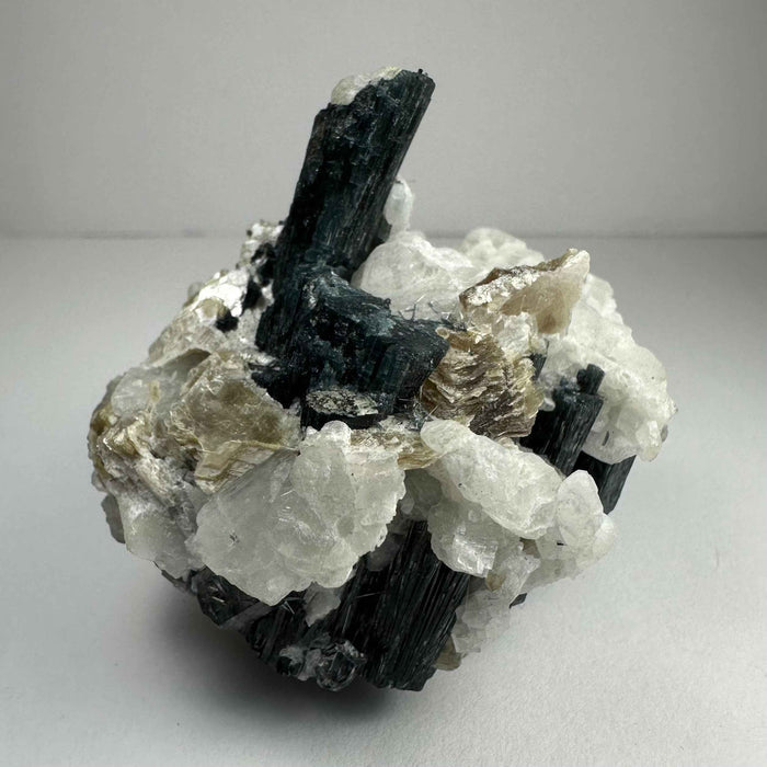 Green Tourmaline with Quarz, Mica and Albite, Brazil