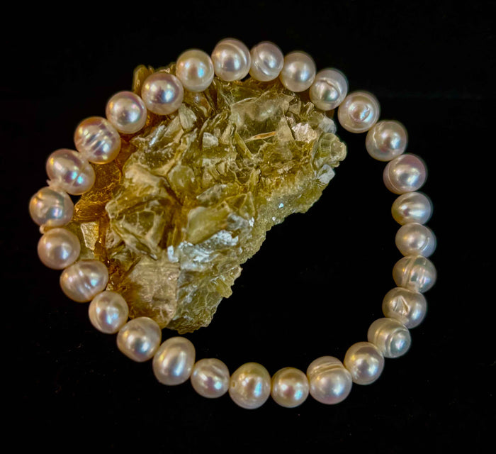 Luminous Grace Freshwater Pearl Bracelet - Smokin Resin Company