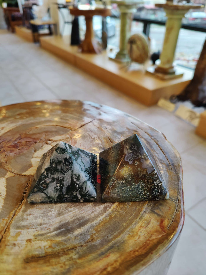 Moss Agate Pyramid India - Smokin Resin Company