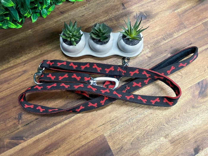 Dogtraining101 Reactive Fancy Red Bone on Black Lead