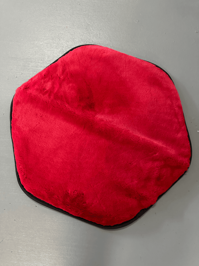 Dogtraining101 Size 5 Red Faux Fur Hex - Training Mat (Special Buy)