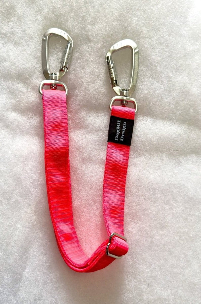 Dogtraining101 Large Self Locking Duel connector Seat Belt Restraint - Hot Pink