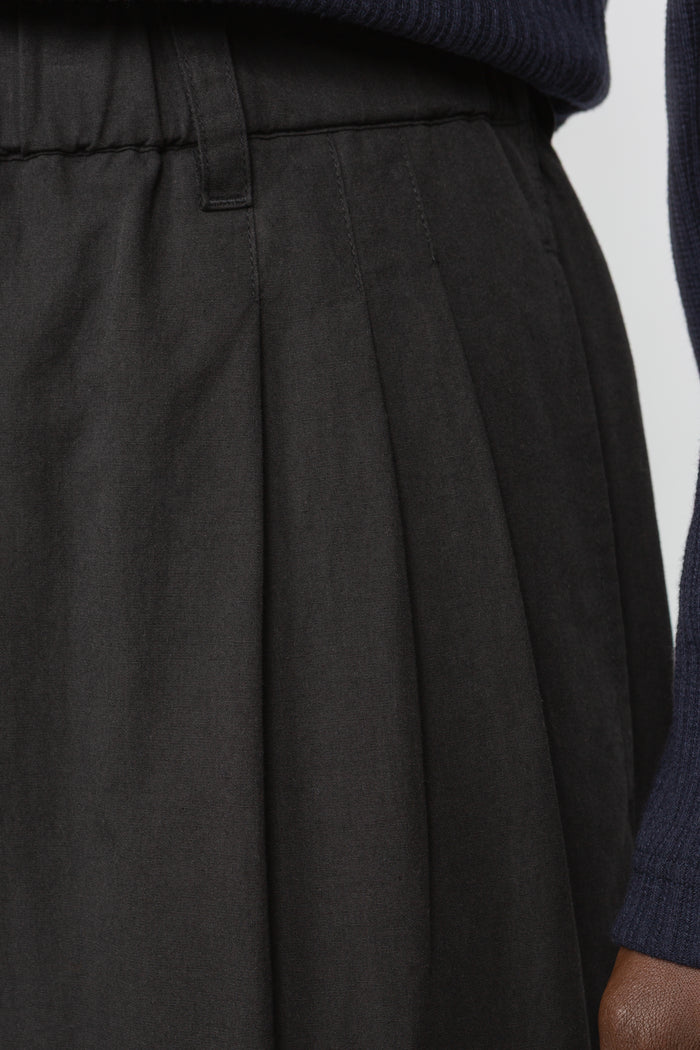 Triple Pleated Elastic Waistband Pant - Black